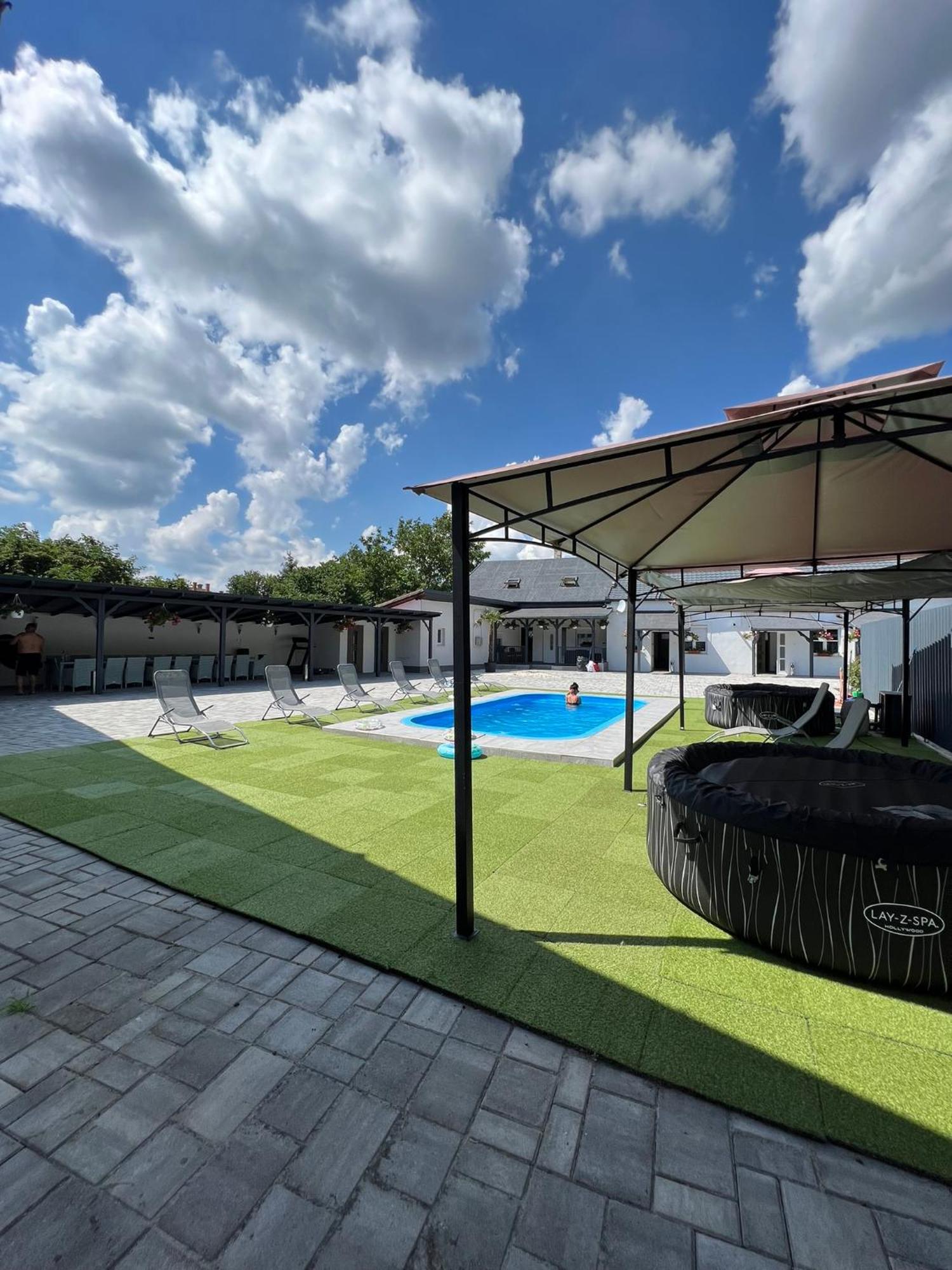 Adel Apartman Kisujszallas 외부 사진